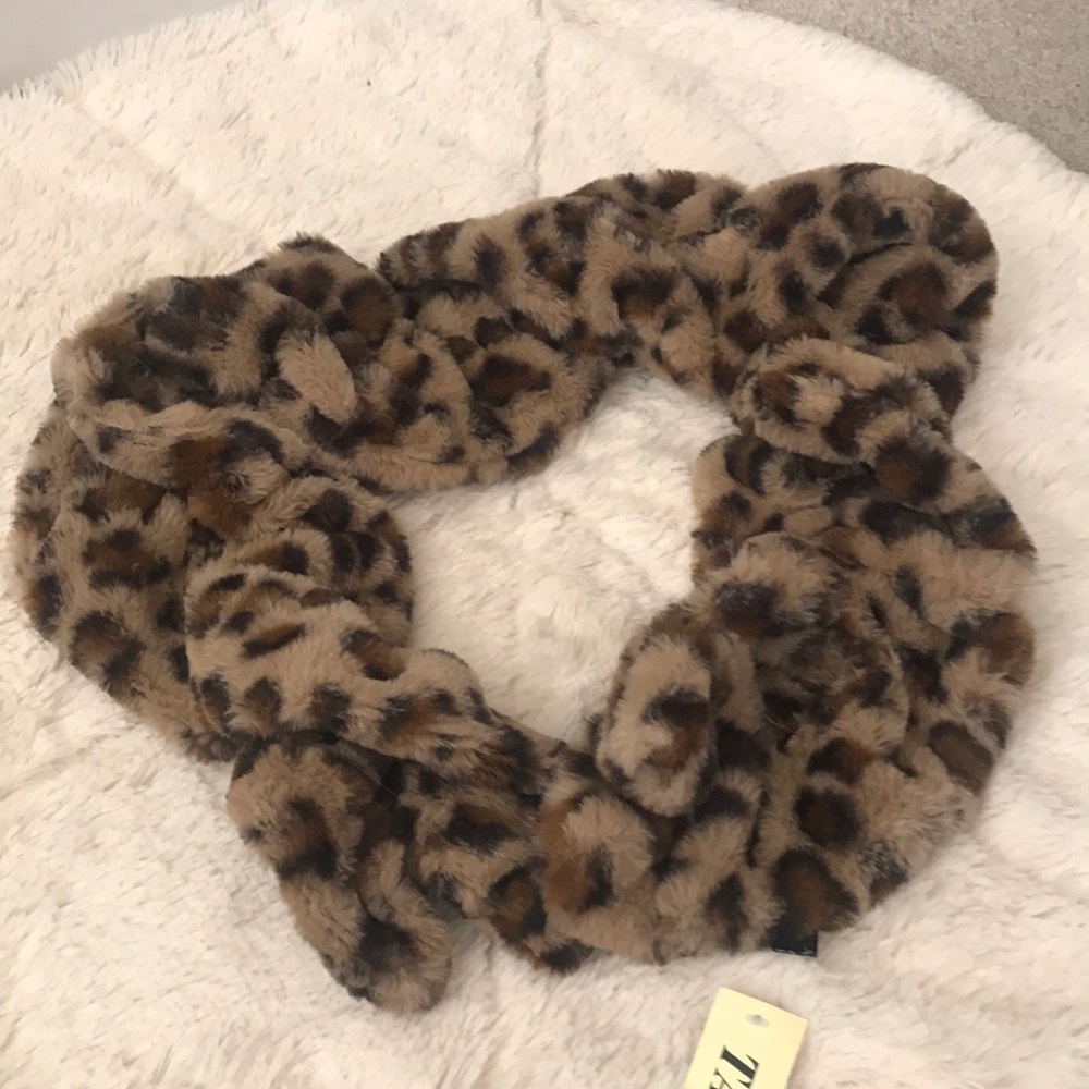 Faux fur leopard print Neck wrap
